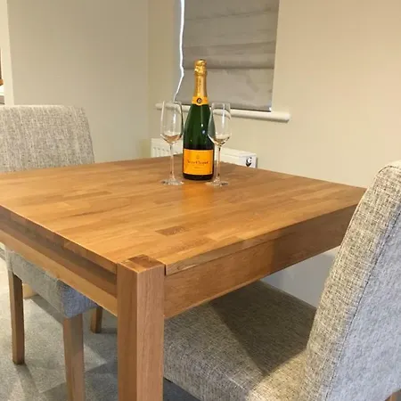 Flat 3 *